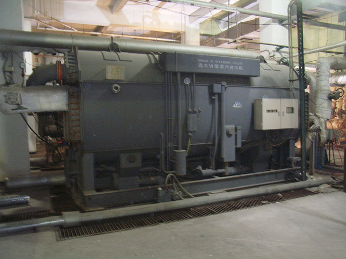 在任何負荷情況下制冷機水流量應(yīng)保持穩(wěn)定